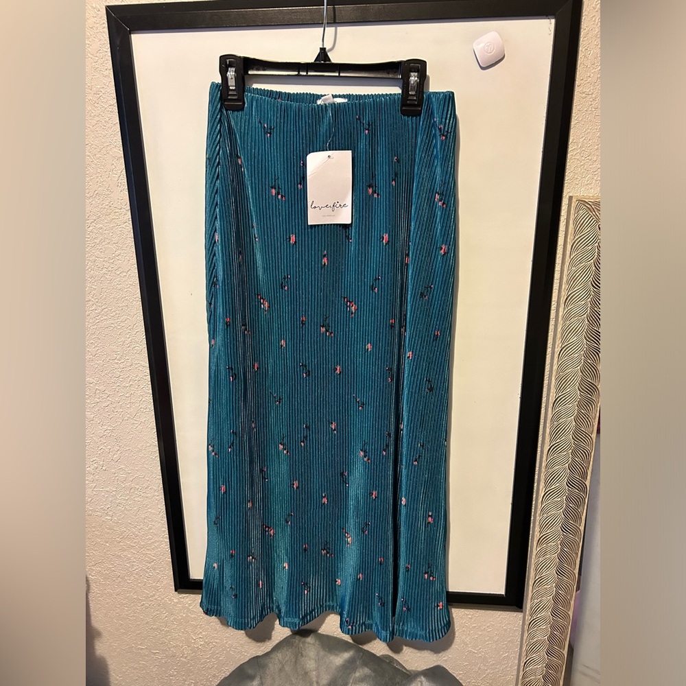 Love, Fire skirt